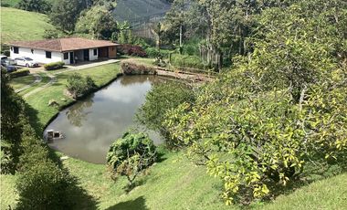 Arriendo casa campestre amoblada en La Ceja con lago