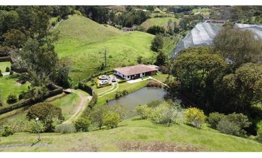 Arriendo casa campestre amoblada en La Ceja con lago