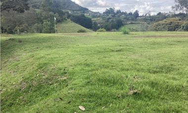 Arriendo casa campestre amoblada en La Ceja con lago