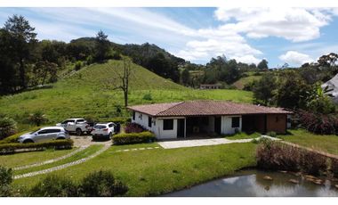 Arriendo casa campestre amoblada en La Ceja con lago