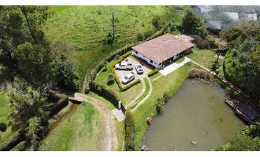 Arriendo casa campestre amoblada en La Ceja con lago