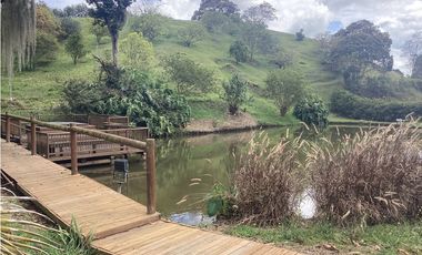 Arriendo casa campestre amoblada en La Ceja con lago