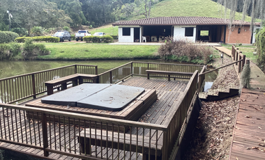 Arriendo casa campestre amoblada en La Ceja con lago