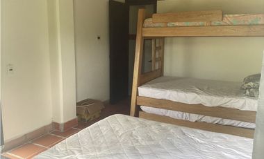 Arriendo casa campestre amoblada en La Ceja con lago