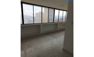 ARRIENDO OFICINA UBICADA EN EL CENTRO DE BUCARAMANGA  COD:683
