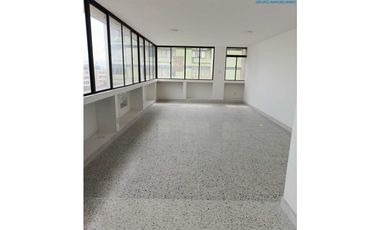 ARRIENDO OFICINA UBICADA EN EL CENTRO DE BUCARAMANGA  COD:683