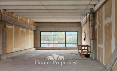 Local Comercial en Arriendo en Stripcenter Los Trapenses / J. Alcalde Delano