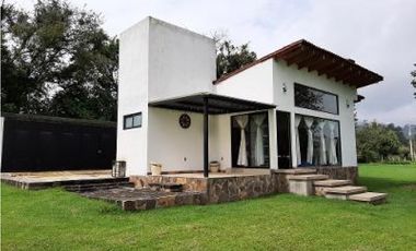 ACOGEDORA CASA EN RENTA EN LA CUADRILLA, VALLE DE BRAVO