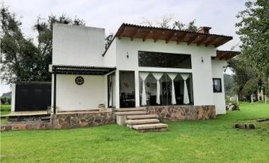ACOGEDORA CASA EN RENTA EN LA CUADRILLA, VALLE DE BRAVO