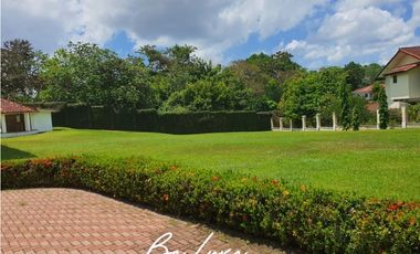 SE VENDE ALQUILA CASA CON PISCINA EN CAMINO DE CRUCES, CLAYTON (5)