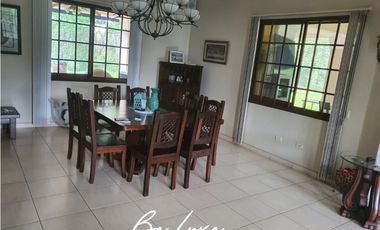 SE VENDE ALQUILA CASA CON PISCINA EN CAMINO DE CRUCES, CLAYTON (5)