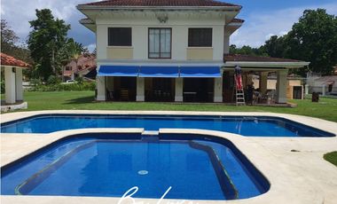 SE VENDE ALQUILA CASA CON PISCINA EN CAMINO DE CRUCES, CLAYTON (5)