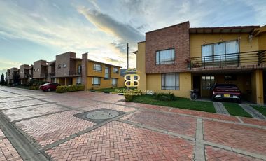 SE VENDE O SE ARRIENDA MAGNFICA CASA EN CAMINO DE PUEBLO VIEJO COTA