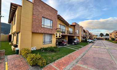 SE VENDE O SE ARRIENDA MAGNFICA CASA EN CAMINO DE PUEBLO VIEJO COTA