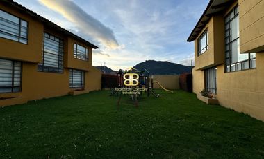 SE VENDE O SE ARRIENDA MAGNFICA CASA EN CAMINO DE PUEBLO VIEJO COTA