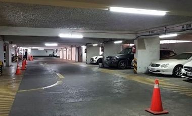 Estacionamiento en Venta en Moneda 645, Santiago