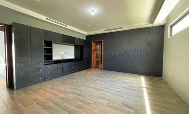 Casa en Venta en Santa Anita Club de Golf en Tlajomulco de Zúñiga, Jalisco.