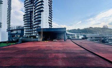 Exclusivo Penthouse en Bosque Real con Impresionante Vista al Campo de Golf
