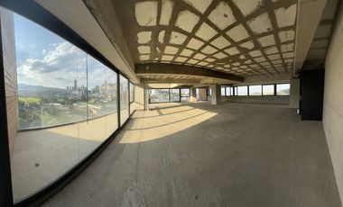 Exclusivo Penthouse en Bosque Real con Impresionante Vista al Campo de Golf