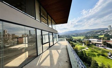 Exclusivo Penthouse en Bosque Real con Impresionante Vista al Campo de Golf
