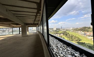 Exclusivo Penthouse en Bosque Real con Impresionante Vista al Campo de Golf