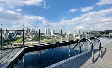 Exclusivo Penthouse en Bosque Real con Impresionante Vista al Campo de Golf