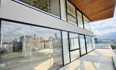 Exclusivo Penthouse en Bosque Real con Impresionante Vista al Campo de Golf
