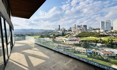 Exclusivo Penthouse en Bosque Real con Impresionante Vista al Campo de Golf
