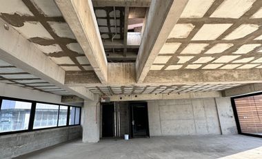 Exclusivo Penthouse en Bosque Real con Impresionante Vista al Campo de Golf
