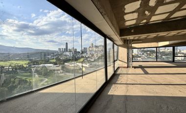 Exclusivo Penthouse en Bosque Real con Impresionante Vista al Campo de Golf