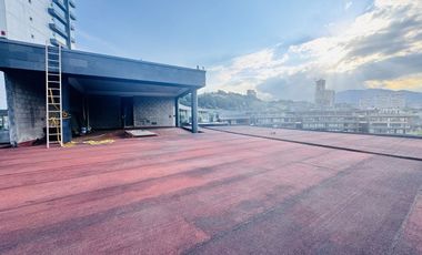Exclusivo Penthouse en Bosque Real con Impresionante Vista al Campo de Golf