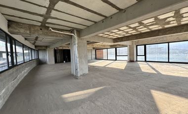 Exclusivo Penthouse en Bosque Real con Impresionante Vista al Campo de Golf
