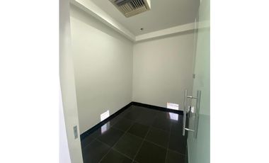 OFICINA / OBARRIO / PH SL55 / 250M2 / DIVISIONES / 4 PARKING / AIRE AC