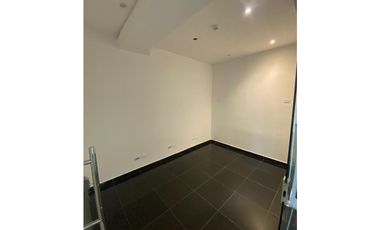 OFICINA / OBARRIO / PH SL55 / 250M2 / DIVISIONES / 4 PARKING / AIRE AC