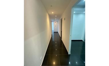 OFICINA / OBARRIO / PH SL55 / 250M2 / DIVISIONES / 4 PARKING / AIRE AC