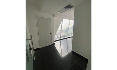 OFICINA / OBARRIO / PH SL55 / 250M2 / DIVISIONES / 4 PARKING / AIRE AC