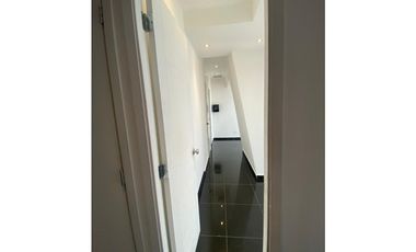 OFICINA / OBARRIO / PH SL55 / 250M2 / DIVISIONES / 4 PARKING / AIRE AC