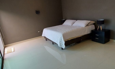 UNA PLANTA ,3 Rec y paneles solares