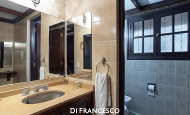 Casa 5 ambientes en Pinamar Pileta Climatizada