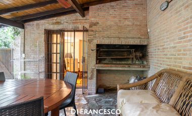 Casa 5 ambientes en Pinamar Pileta Climatizada