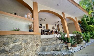 CASA EN RENTA AMUEBLADA EN LOMAS DE CORTÉS