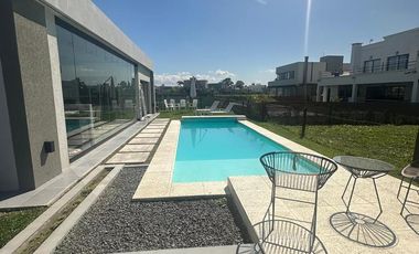 Casa Hermosa en Lagos de Canning