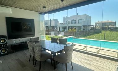 Casa Hermosa en Lagos de Canning