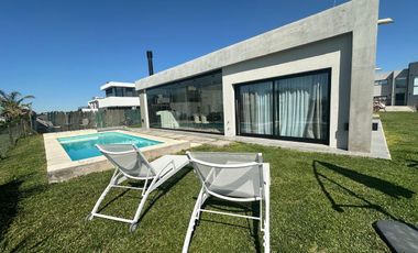 Casa Hermosa en Lagos de Canning