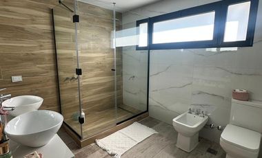 Casa Hermosa en Lagos de Canning