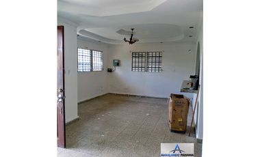Alquilo amplia casa en David, super centrica y acogedora.