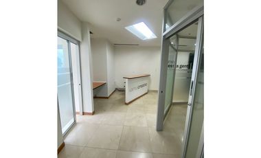 OFICINA CALLE 50 F&F TOWER REVOLUTION (TORNILLO) 188 mt2 YL