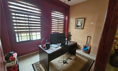 VILLA ZAITA / 2 NIVELES / 1250 M2 / 5 HABITACION / DEPOSITO / TERRAZA