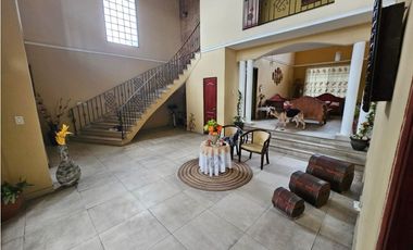 VILLA ZAITA / 2 NIVELES / 1250 M2 / 5 HABITACION / DEPOSITO / TERRAZA