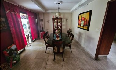 VILLA ZAITA / 2 NIVELES / 1250 M2 / 5 HABITACION / DEPOSITO / TERRAZA